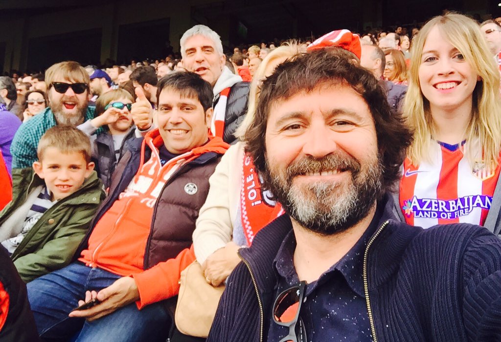 Toninchi's tweet photo. Espectacular tarde de fútbol vecina @carmensuisse. Nos vemos el próximo de champions, no? https://t.co/3iFG07gee7