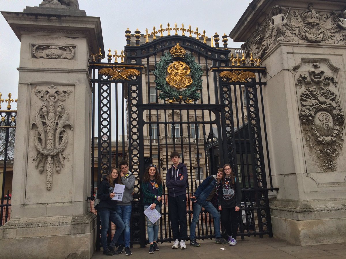 FandomtasticZoe's tweet photo. #mr16th 169 #buckinghampalace https://t.co/Ht0jXkBGqc