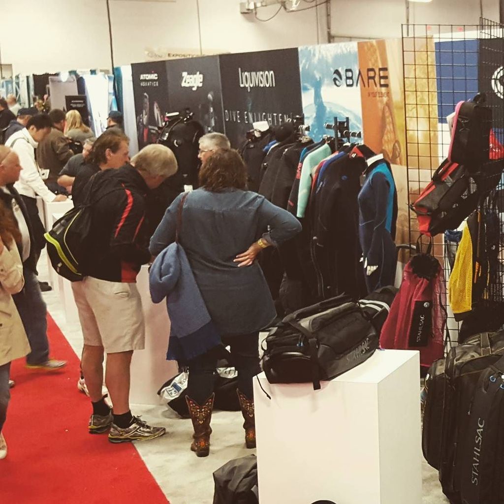 baresports's tweet image. People are packing into our booth at the Beneath the Sea show to get a look at our new wetsuits. #BAREnixie #BAREev…