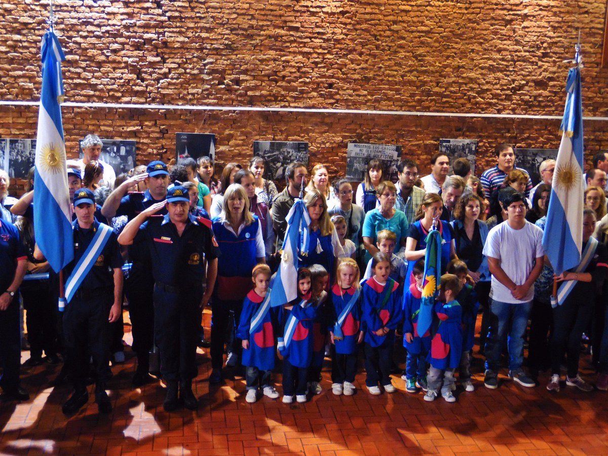 Emotivo homenaje a 34 años de la gesta de Malvinas #MalvinasPorSiempreArgentinas