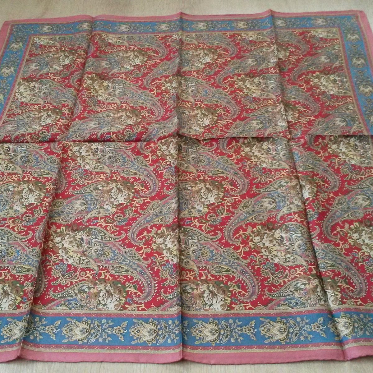 ithal ipek eşarp (@zeasse) on Twitter photo 