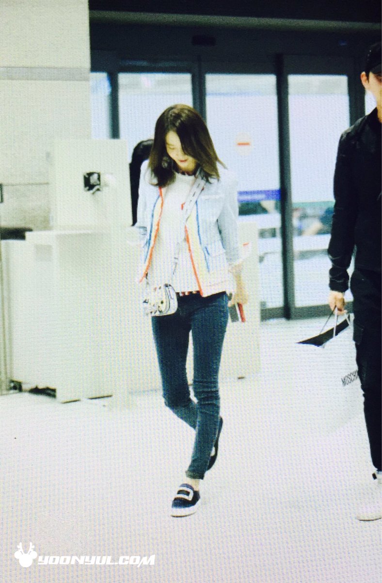 [PIC][03-04-2016]YoonA trở về Hàn Quốc vào rạng sáng nay CfDOCI6VIAYnHKZ