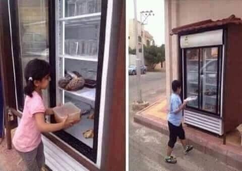 NassouCool's tweet photo. في جزائر رجل وضع ثلاجة كهربائية في شارع ولي عندو طعام زائد يحطو للفقراء  يجعلها ربي في ميزان حسناتك وجزاك الله خيرا https://t.co/YLuqTdMWbq
