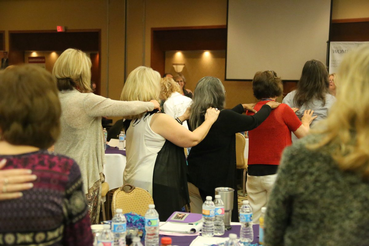 awconference's tweet photo. We've got each other's backs here at #awc16sw ☝🏼️ •• #ambitiouswomen #backmassages #canwedothisagainplz https://t.co/XK8j0b4GgK