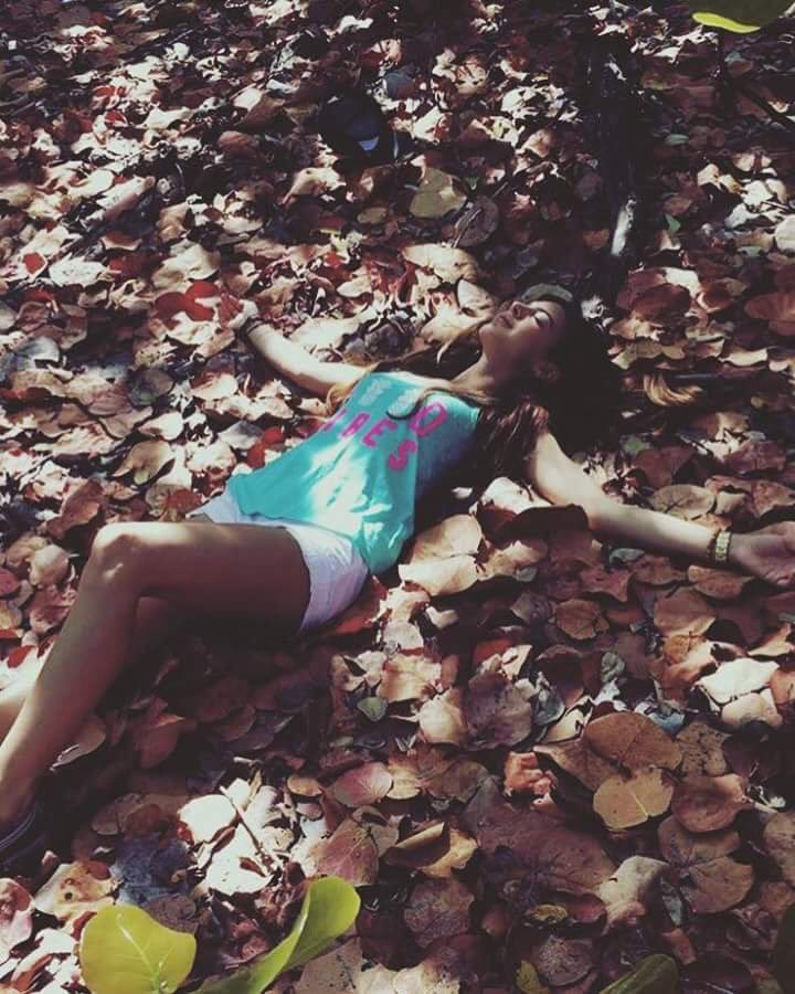 TammyLiriano's tweet photo. La foto más real que he visto de #Iselis ... Como toda una 🐍🐍🐍arrastrándose en piso 😜😂😂😂 #GranHermanoUS https://t.co/EgYkzaC2VZ