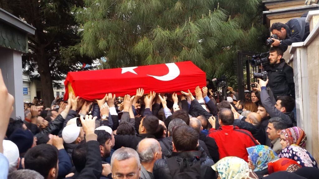 osmansimsek_1's tweet photo. Yüreklerimizi acı, gözlerimizi yaşla doldurup gittiniz!
Yolunda olduğunuz, anıp durduğunuz Yâr'ın vuslatına erdiniz. https://t.co/AdYijpYA4T