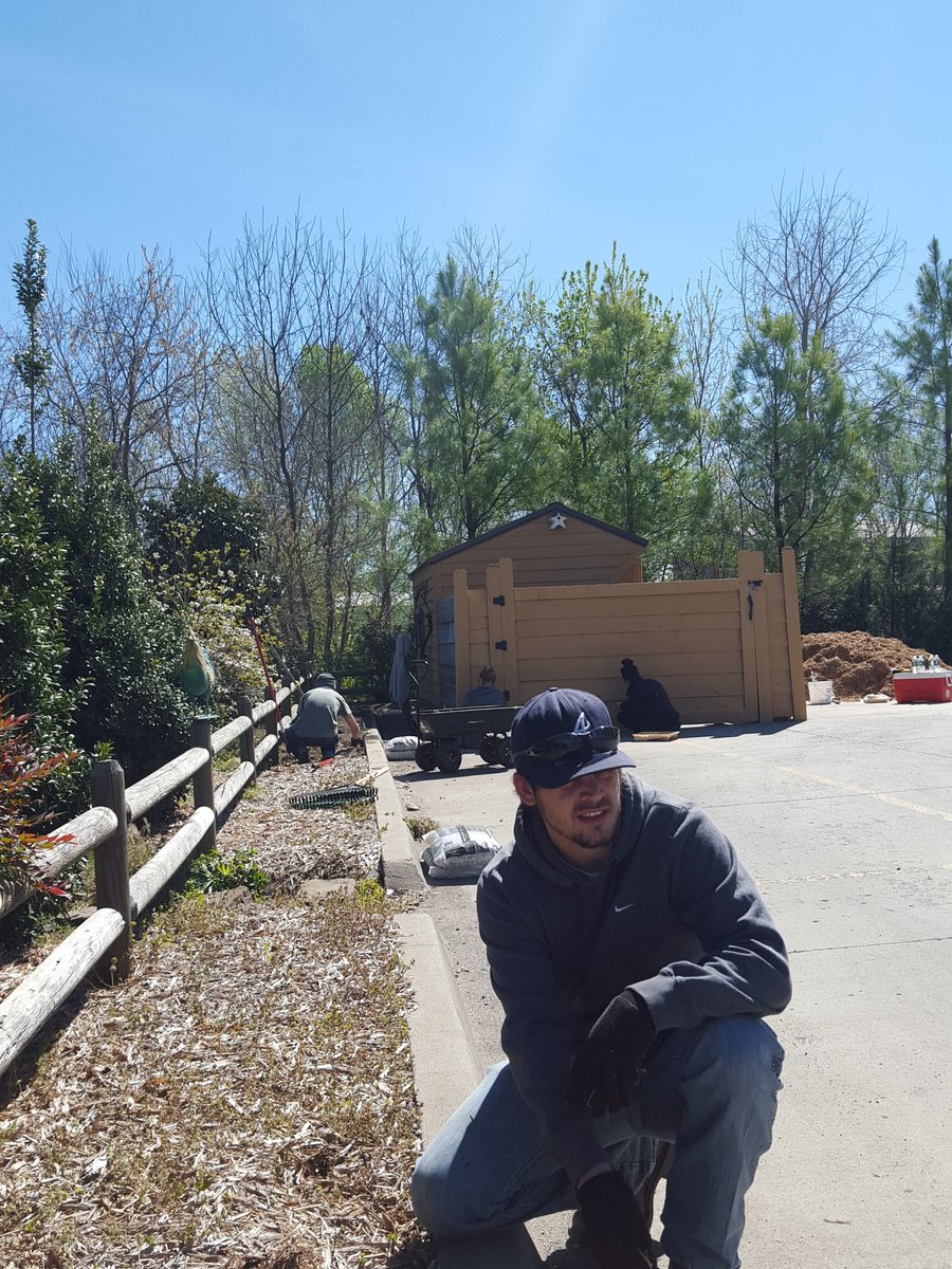codycoyle's tweet photo. Getting a donut at Bryants Daylight Donuts will never be the same #NSUBigEvent https://t.co/h6sccjLLeI