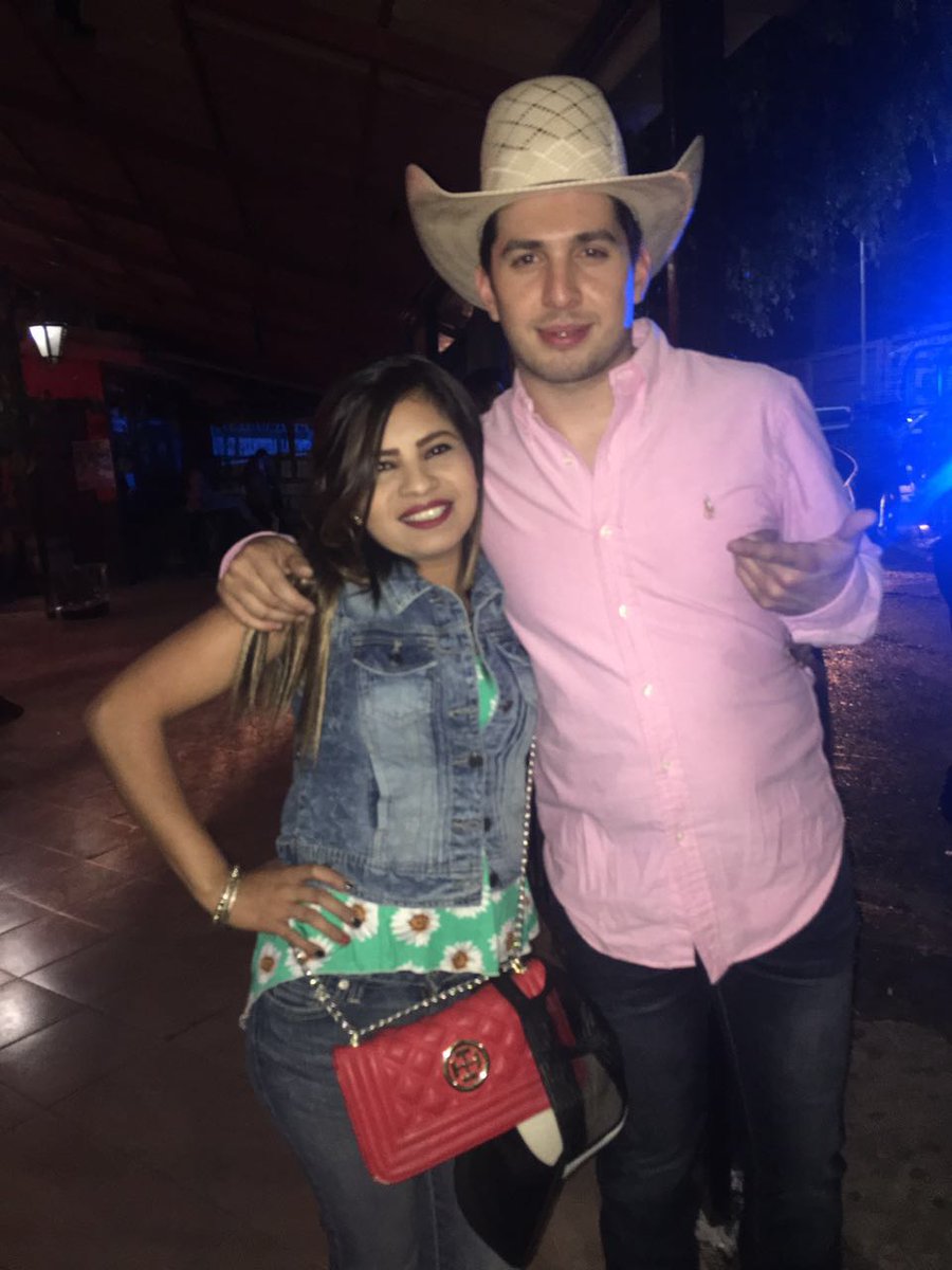 HagamosLeyenda's tweet photo. Mil gracias hermosos por sus atenciones anoche, los queremos mucho 😍😍 #lasmasfelices 🙌
#losmejores #posquehaces 🙊 https://t.co/O0yRt6yMIM
