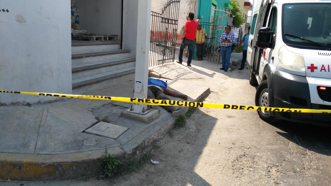 JD_ehuan's tweet photo. Hace más de una hora que falleció una persona por infarto en la av. Francisco I. Madero, Semefo no llega. https://t.co/Yk8qLUHqmM