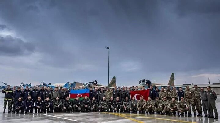 CagdasTarih's tweet photo. #TürkiyeSeninleAzerbaycan
"Gök Girsin KIZIL Çıksın "
Canınız Canımız, Acınız Acımız, Şehidiniz Şehidimizdir. https://t.co/ez5sbVp711