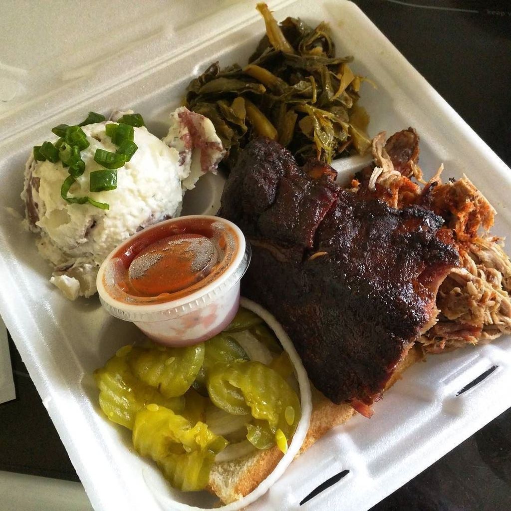 kentuckyrambles's tweet photo. Getcher ass down to @bluedoorsmokehouse. Never a regret. #sharethelex https://t.co/luGpbqDbLY