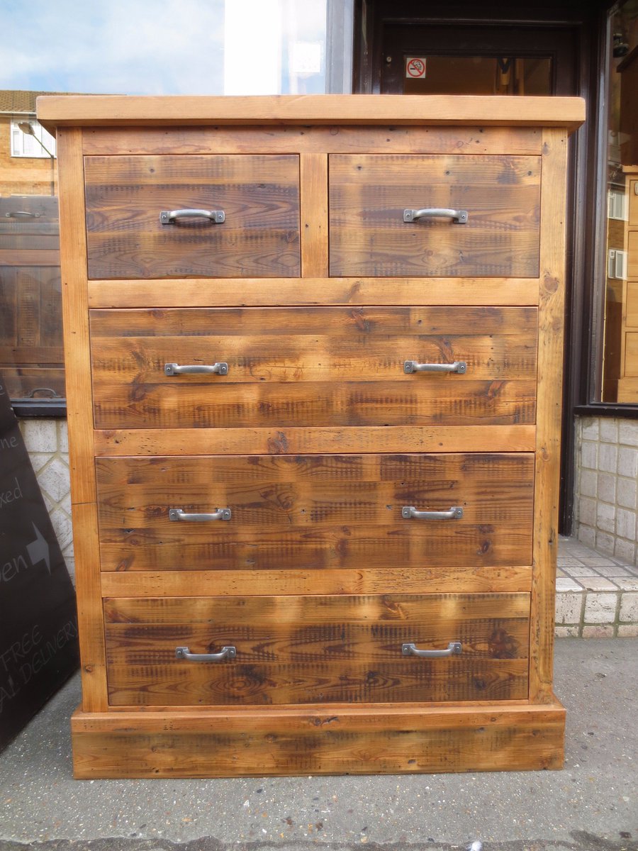 HoldersPine's tweet photo. THE BEST SMELLING PINE WE'VE HAD FOR AGES
Come along for a sniff...
#rusticpine #rusticchestofdrawers https://t.co/6Ft1rCHL5C