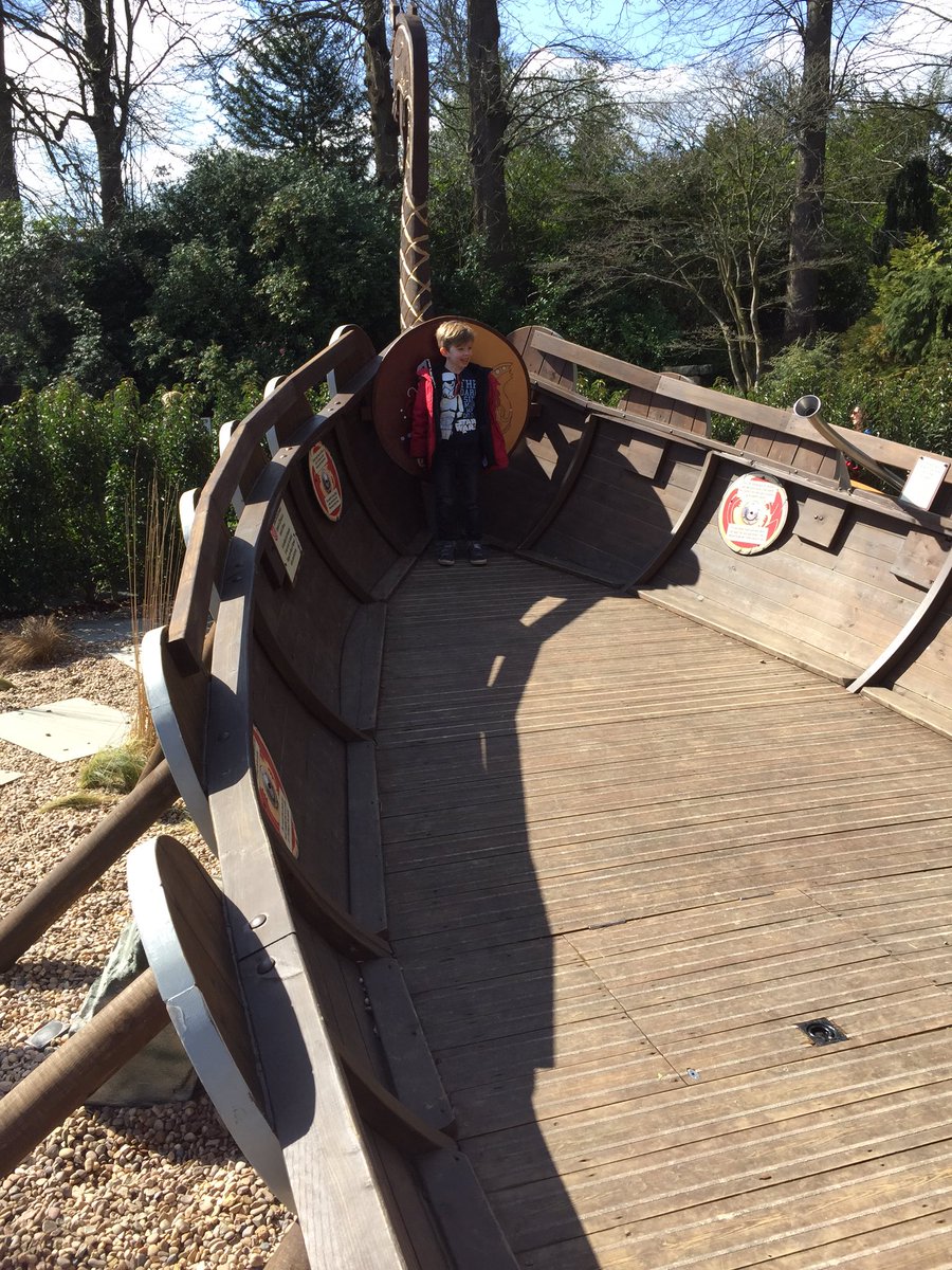 KerryTompkins's tweet photo. Twice round the #HorribleHistories maze  @WarwickCastle have had an awesome day https://t.co/OwpCUcRyXy