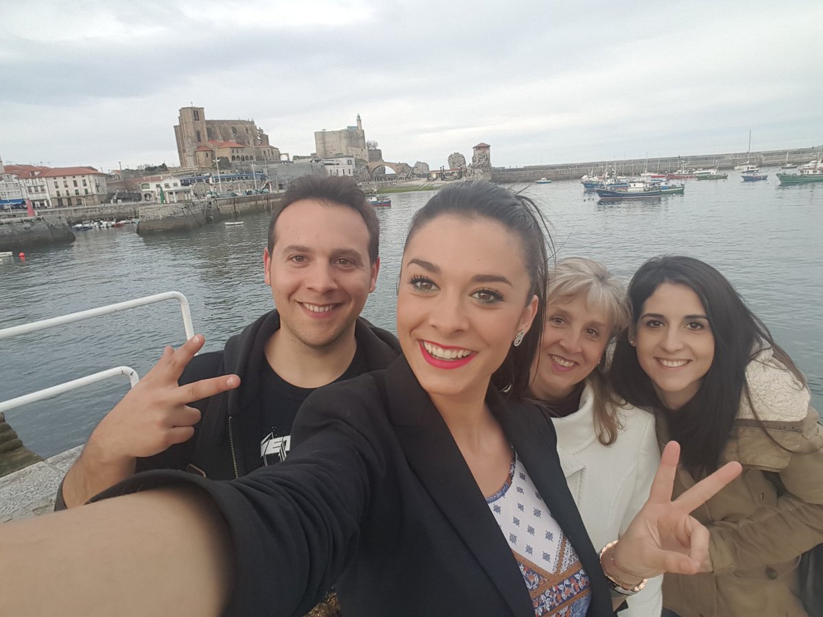 ruthbasauri's tweet photo. Día en Castro con  la family 😄😄 @tamarcarro  @juanluisbasauri @maribeltalleda2 https://t.co/CAQJlb8697