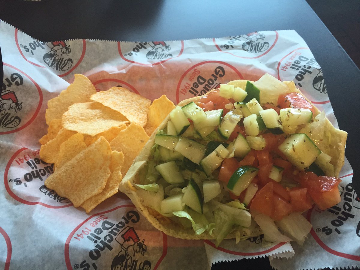 tnichols46's tweet photo. Yummy ham pita pocket baked BBQ chips for lunch #leanlunch @GrouchosDeli https://t.co/RJ6Q9p1jRq