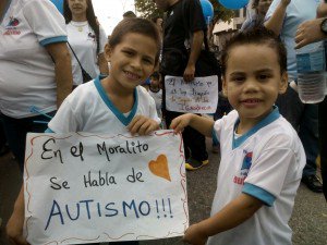 Maria_MalpicaP's tweet photo. .@HSBarbaraGBZ encabezó junto al #PASDIS @SecSaludGBZ Caminata por #DiaMundialAutismo #Colón https://t.co/i74Ngi15ax https://t.co/8huJo7cZhc