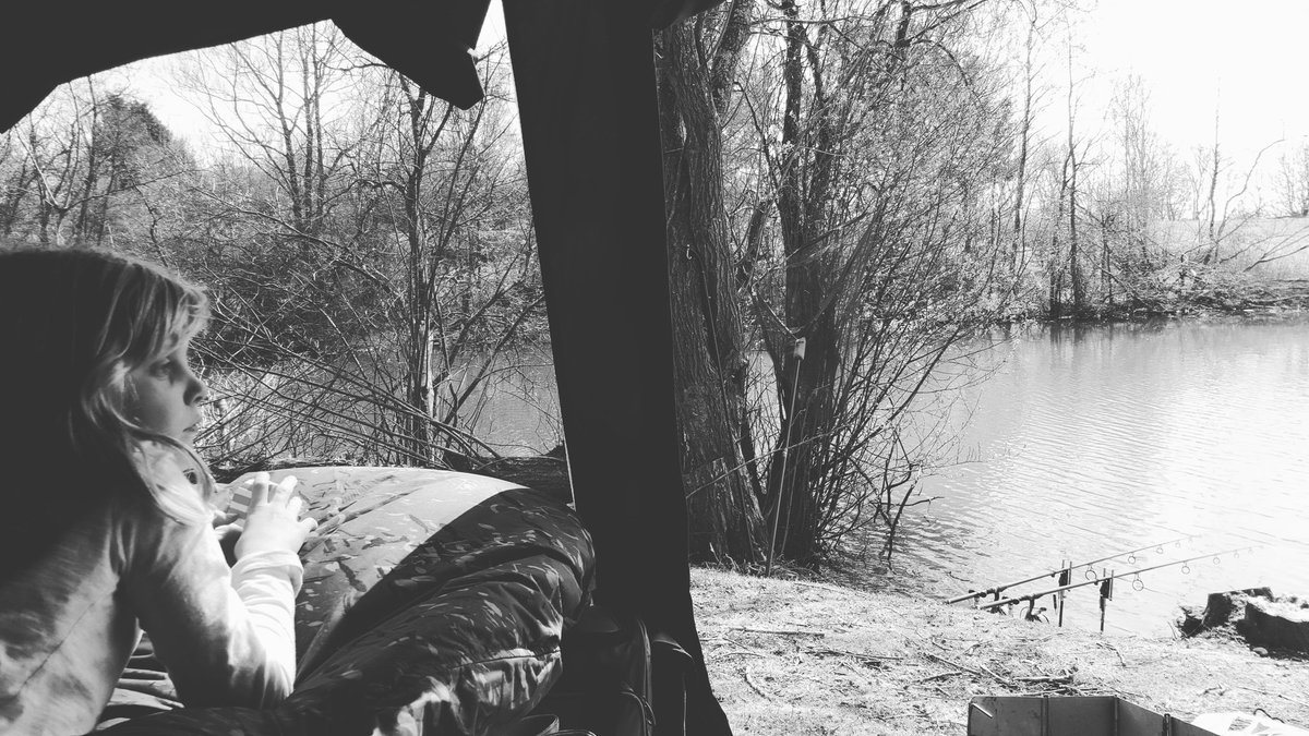 richard_handel's tweet photo. Daughter on carp spotting Dutys #richardhandel #baittech #godmanpva #assofishingline #fishtec #summittackle https://t.co/6pV6PhGnxm