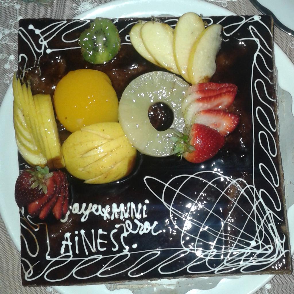 ainess_zk's tweet photo. Happy happy c'est mon anniversaire🎁 🎂🎉💅😃
انشالله تكمل فرحتي وتربح الريال💃💪🙏
#HalaMadrid https://t.co/PCumLNcgHA