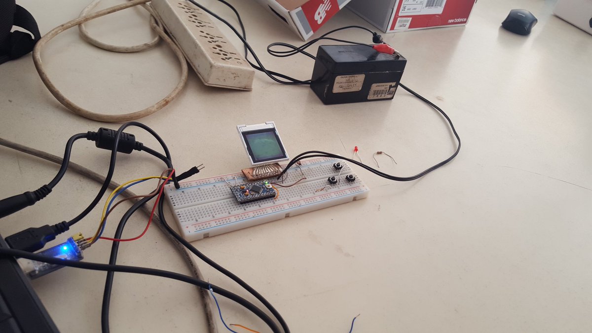 pelinrodriguez's tweet image. #arduino con pantalla de celular en el #ArduinoD16 Corrientes