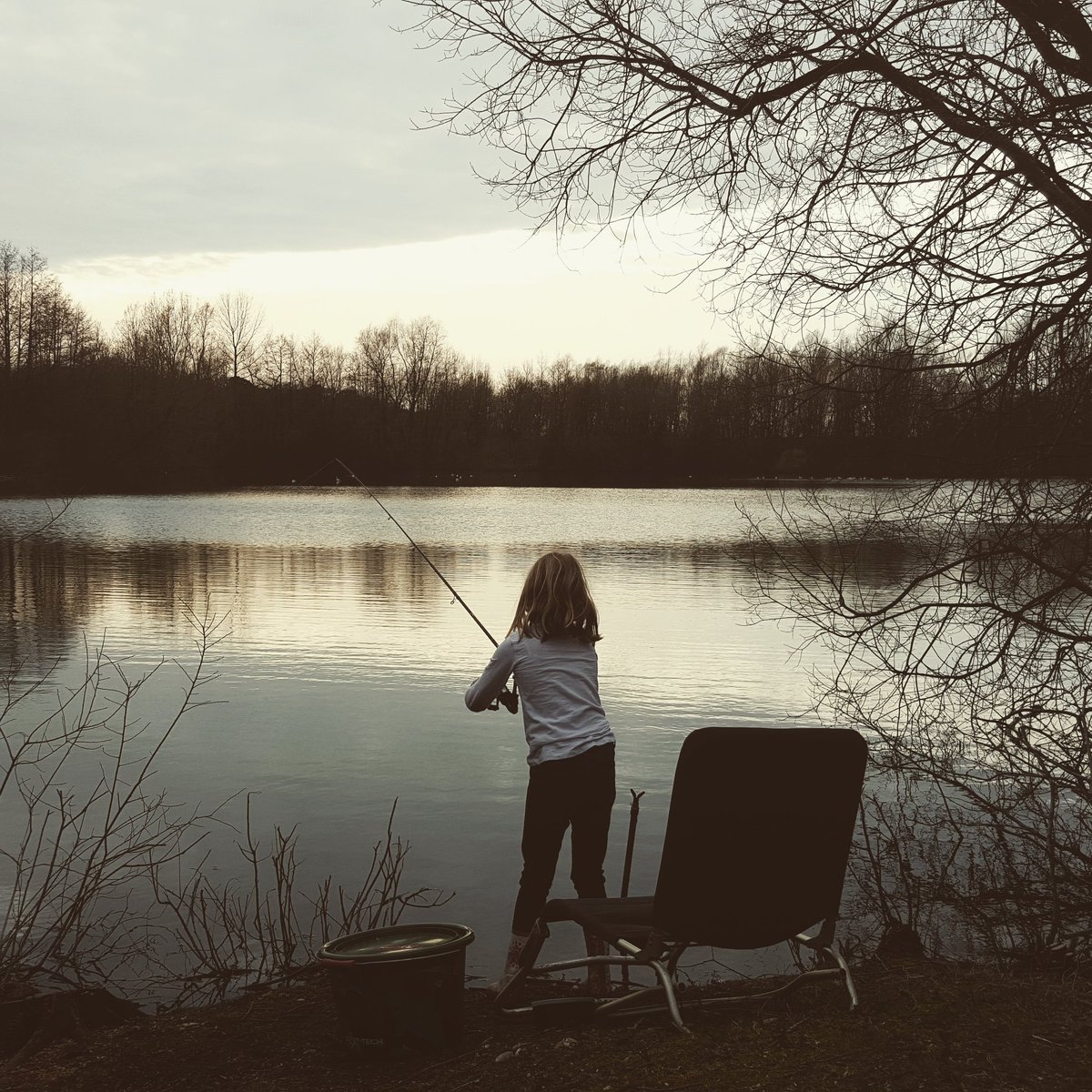 richard_handel's tweet photo. My daughter in action #richardhandel #photography #baittech #godmanpva #assofishingline #fishtec #summittackle https://t.co/cN21axLf5m