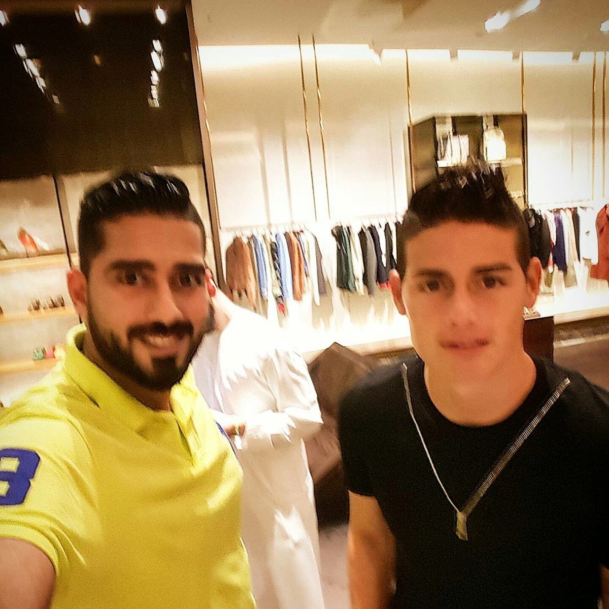 salloom89's tweet photo. من أروع مباريات التاريخ هي #الكلاسيكو ورودريجيز يحلي المباراة أكثر. #هلا_مدريد

 #برشلونه_ريال_مدريد https://t.co/9xtiGJG4BR