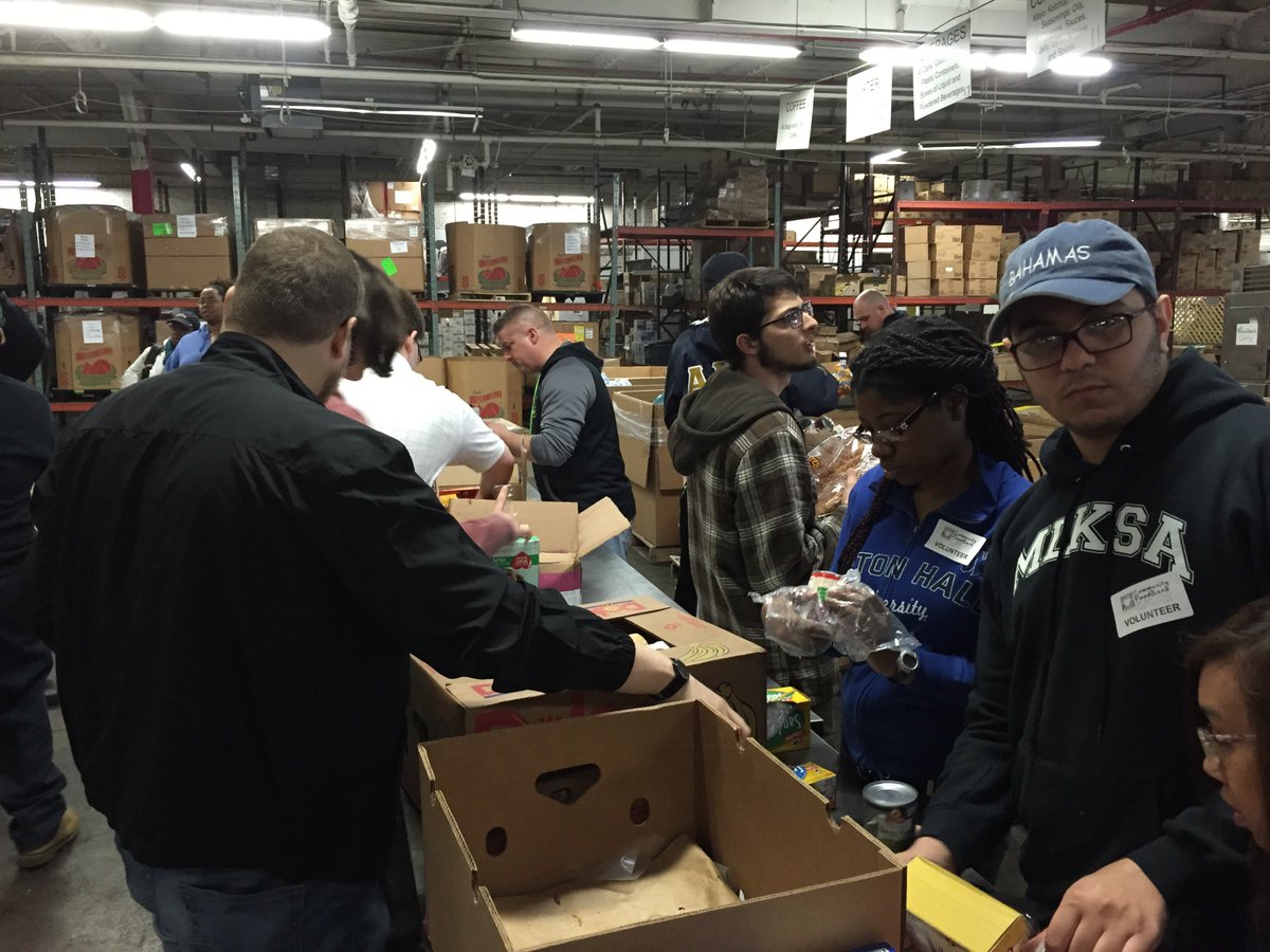 MLKScholars's tweet photo. MLKSA providing service on Saturday at The Community Food Bank in Hillside, NJ. https://t.co/Dlj7eJriB9