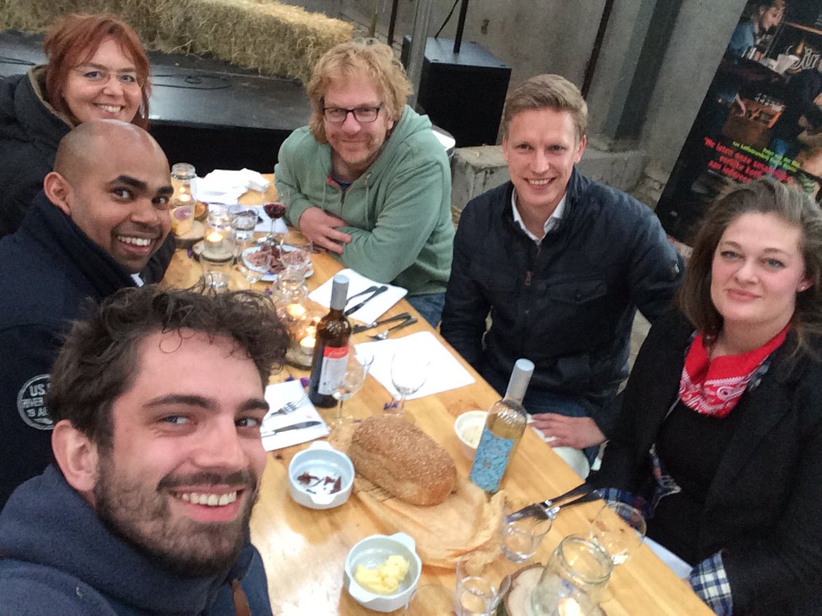 Het debatdiner is begonnen! Boter van <a href="/Wei_Kookgerei/">Wei Kookgerei</a> en voorgerecht door <a href="/Semsleeuwarden/">Sems</a>. Top.