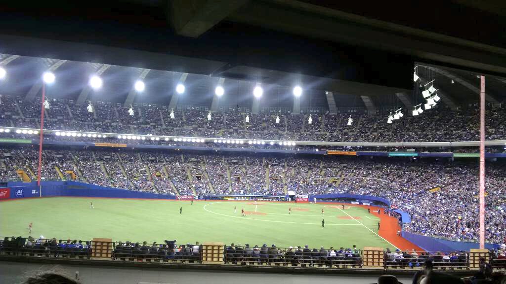 undeadthread's tweet photo. Another huge crowd today in Montreal @exposmtl @BJsFans Expos vs Blue Jays in 2021 Canada needs another team ! https://t.co/O3Tdt8rmta