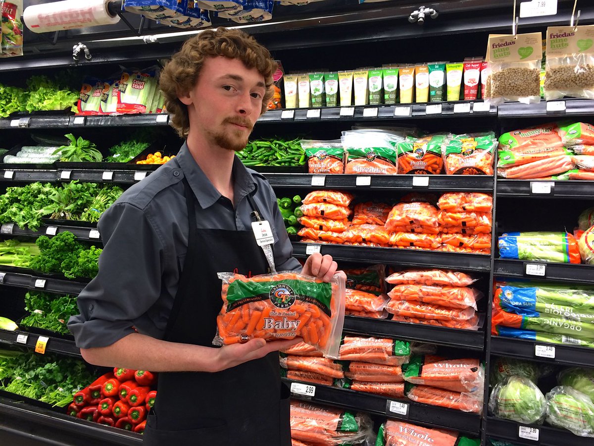 GrimmwayFarms's tweet photo. Shoutout to Jesse at @Lucky Supermarkets Capitola, CA #LoveYourProduceManagerDay #JustCrunchEm https://t.co/2Dl8PnpSTX