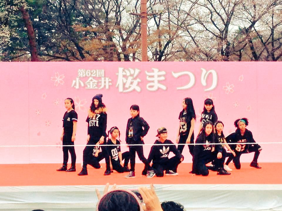 amakarakae's tweet photo. 🌸🌸桜まつり🌸🌸
みんな楽しそうで良かった🙆🙌💮
#dance #kboost #kids https://t.co/ufyahYLncV
