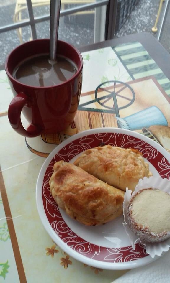 ChefBalbona's tweet photo. Today, Argentinan Breaksfast: Empanadas &amp; Alfajores, Thanks Silvana! https://t.co/o80PvyfPLM