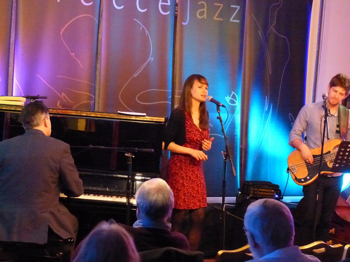 Lovely gig at <a href="/fleecejazz/">David Lyons</a>: Pete Churchill, Mishka Adams, superdep Loz Garratt, see facebook.com/fleecejazz/pho…