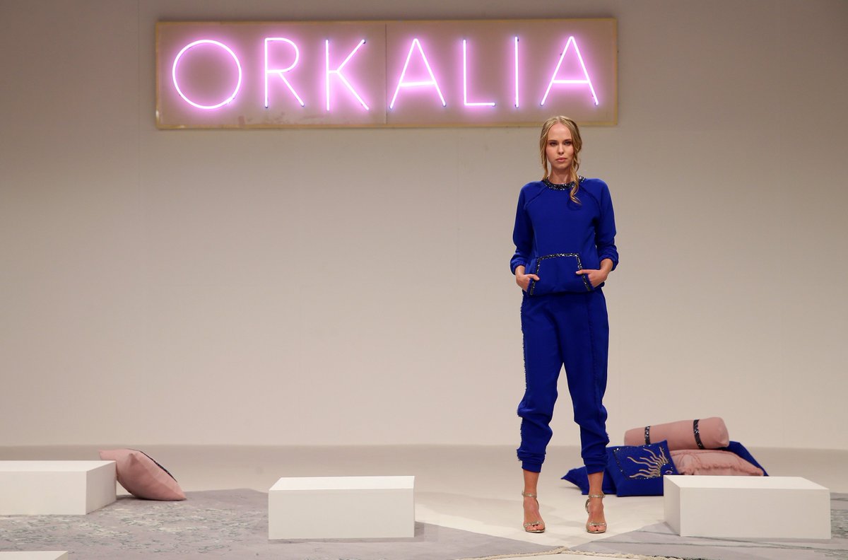ffwddxb's tweet photo. Surrealism takes over #Orkalia through fashion and beyond at #FFWDdxb #FW16 #GalaxyS7 https://t.co/g3sqTtRq6G