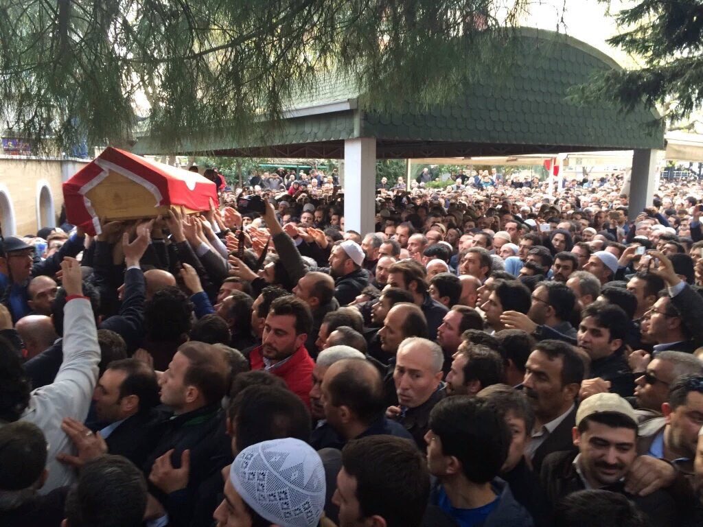 HasanCucuk's tweet photo. GÜL'ün adını duyurmak için çıktıkları yolda gül gibi toprağın bağrına düştüler #BaşımızSağolsun https://t.co/PVq8beZfG9