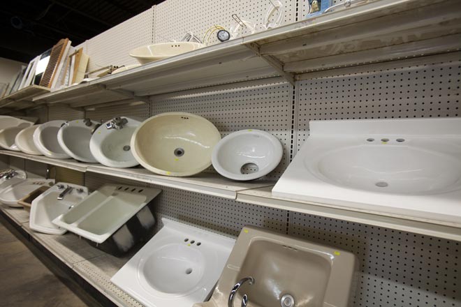 Habitat_org's tweet photo. 8 things to donate when renovating your home: https://t.co/a6EO9jcEhc #ReStore https://t.co/pWfE4f9wt3