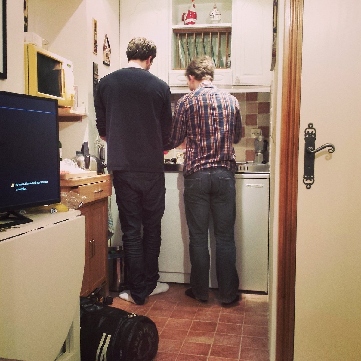 LovickLucy's tweet photo. Little and large cooking for me this evening. Preparing for the Paris marathon and you know what? Shit just got real https://t.co/tcDLHAkuRb