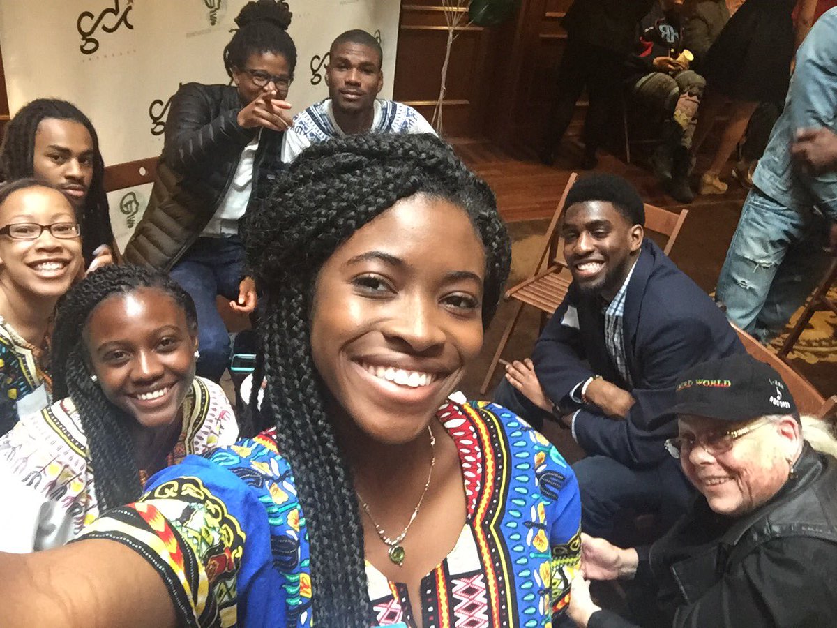 _britttmarieee's tweet photo. Howard students presenting at the Georgetown Innovation Marketplace ✊🏾 #AFRECON @HowardU @DRPECON https://t.co/2Be2kDwyuc
