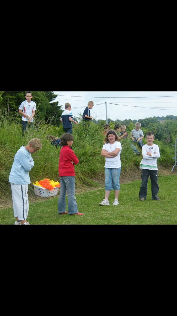 EnialSiuoL's tweet photo. @Emelyn3X @123MadMaddy @PourquoiTaimeFB
OH PUTAIN 😂😂😭
#EcoleJacquesPrevert
C'était un vrai délire ça 😂 https://t.co/CiowZig7jS