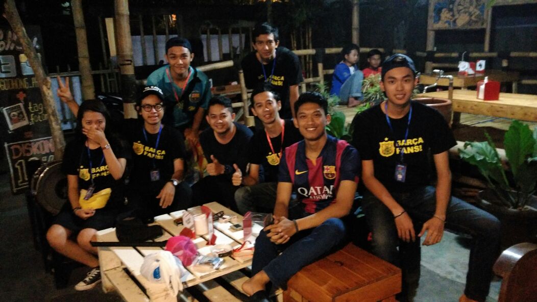 ekadadali's tweet photo. berhubung ada tugas negara di salatiga jadi nobar elclasiconya dsini aja bareng @indobarca_sl3.. visca barca. https://t.co/HP7Nygekxx