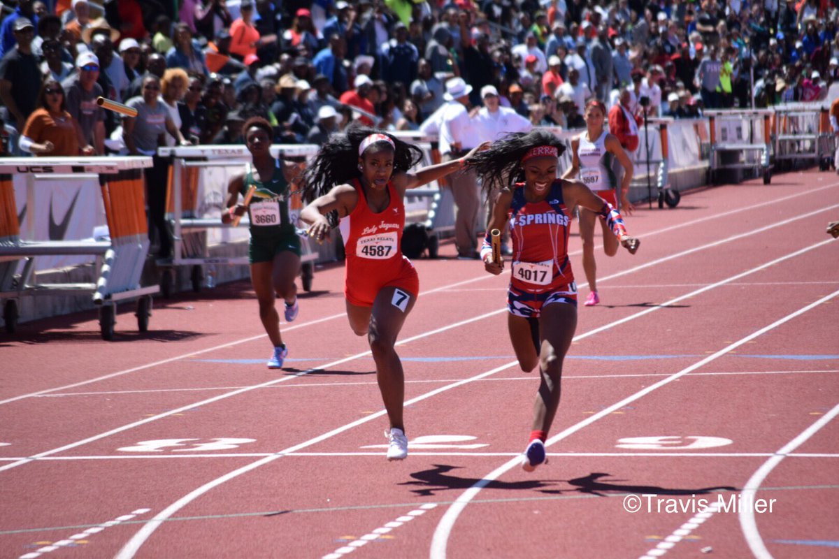 milesplit's tweet photo. WHAT A FINISH! Cy-Springs US #2 1:35.88. Horn US #3 1:35.92! Samiyah Samuels battles Kaylor Harris! #TXRelays16 https://t.co/IF0HsA0AMb