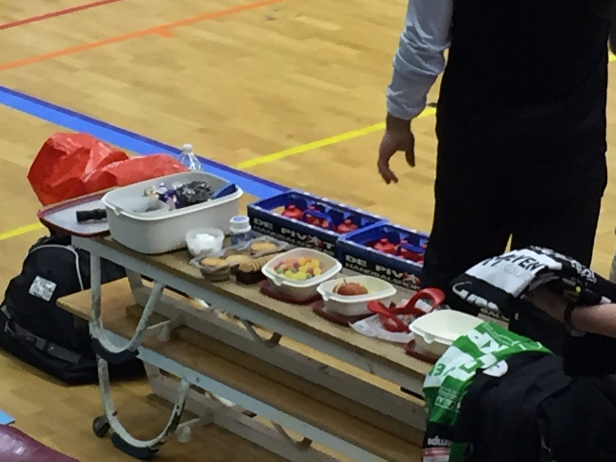 Bij <a href="/VHVhandbal/">VHVhandbal</a> finale beker van België : Tongeren maakt het gezellig op de bank ;-).  Lekker Limburgs