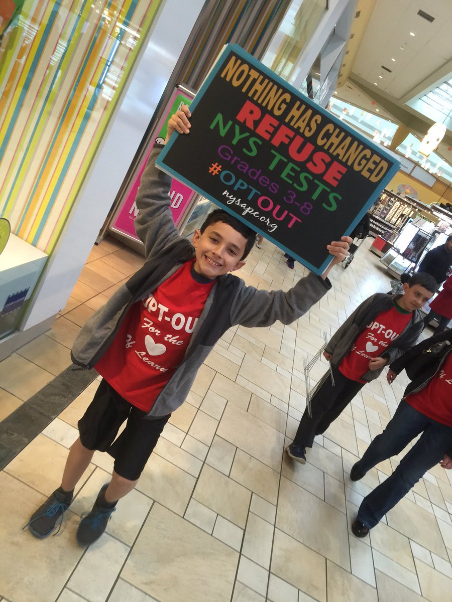 TheBoNose's tweet photo. At Smith Haven Mall supporting #OptOutShopOut @EnragedNY @ZephyrTeachout @roselesliej @leoniehaimson @LesaWilbert https://t.co/emKy3GPLNo