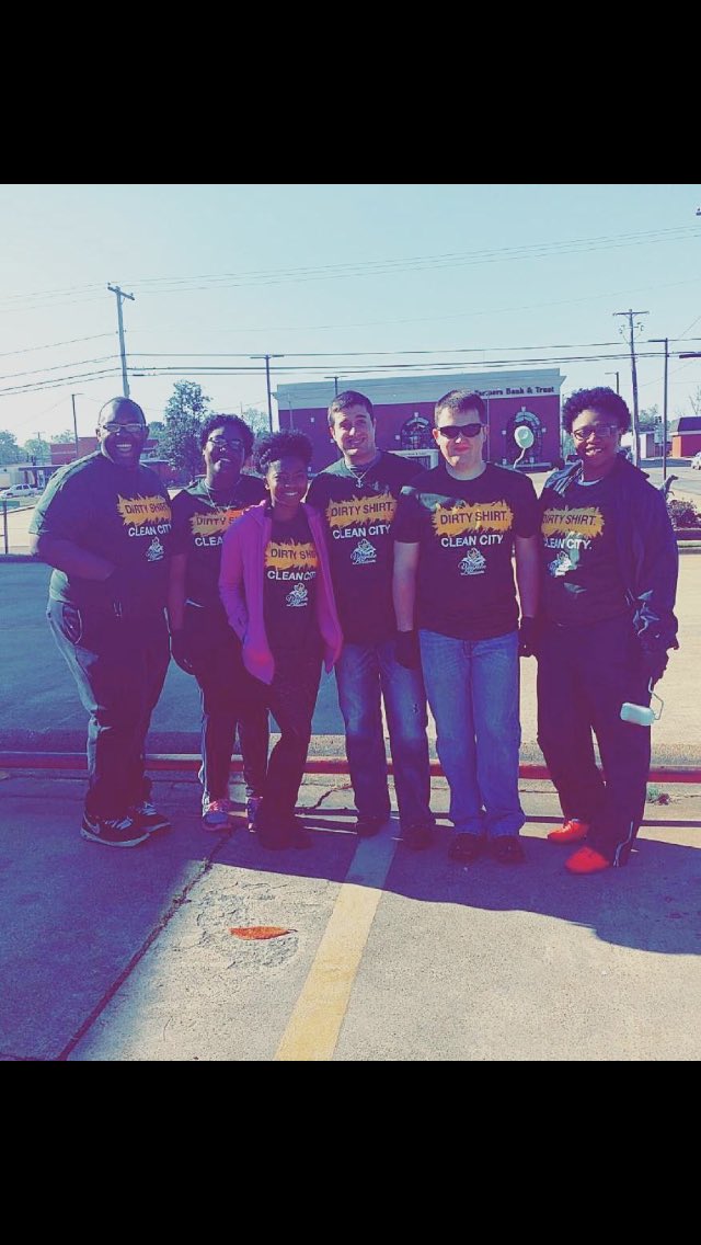 NslsSau's tweet photo. Special thanks to our Executive Board for helping in the community clean up this morning! https://t.co/MzrF0Ped6g