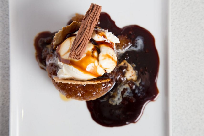 Il_Pavone's tweet photo. Classic sticky toffee pudding served with @EquisIceCream. https://t.co/6cjOm3CyUo