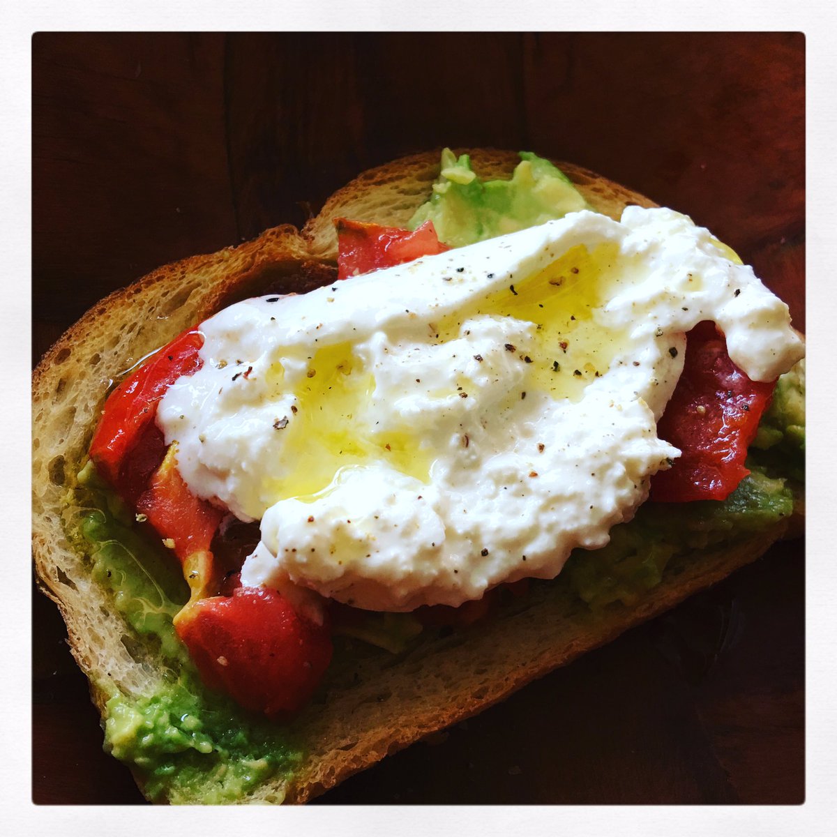 Made my own #foodie avocado toast w/burrata/heirloom tomato/homemade roasted garlic oil. Charged myself $13.99! 😝😋🍴