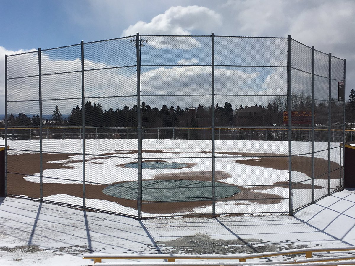 UMD_Softball's tweet photo. Official scheduled game time today is 22 minutes away. #iloveduluth #springsportsrule https://t.co/yHLwALNaMF
