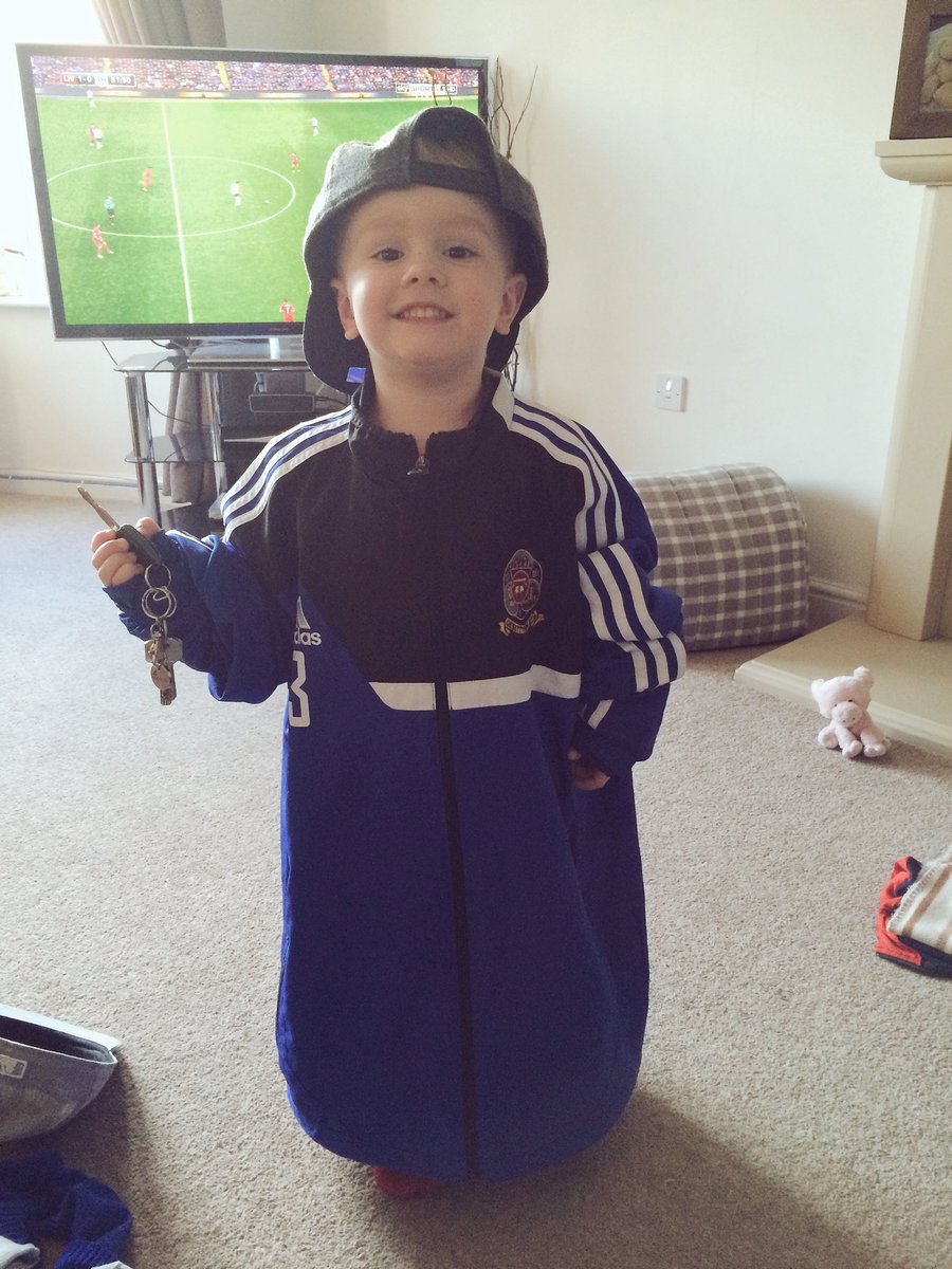 abatts84's tweet photo. Sign him up blacky!! @GWBlack2  @OssettTownAFC he's absolutely bouncing after seeing daddy's team win today!! https://t.co/mziHvivDis