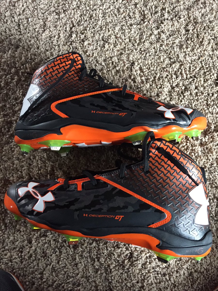 SirSwaggs's tweet photo. @UABaseball New season, new shows! Opening day for the guy is tomorrow! #belairTigers #underarmour #legit https://t.co/aXTy5EbeFH