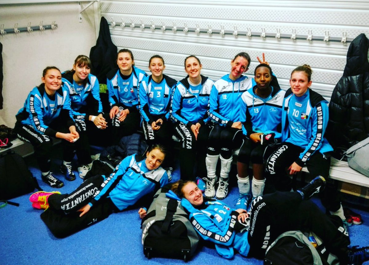 Les filles à quelques instants du match de playdown à Mauguio ! Allez la Constantia <a href="/strasbourg/">Strasbourg.eu</a> !