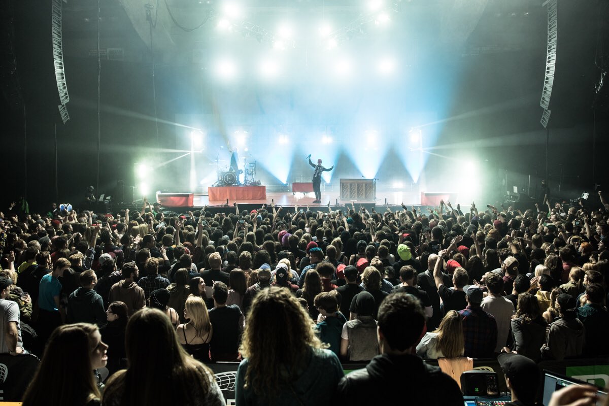 twentyonepilots's tweet photo. / øttawa #blurryfacetourcanada https://t.co/rZle0Y66zh